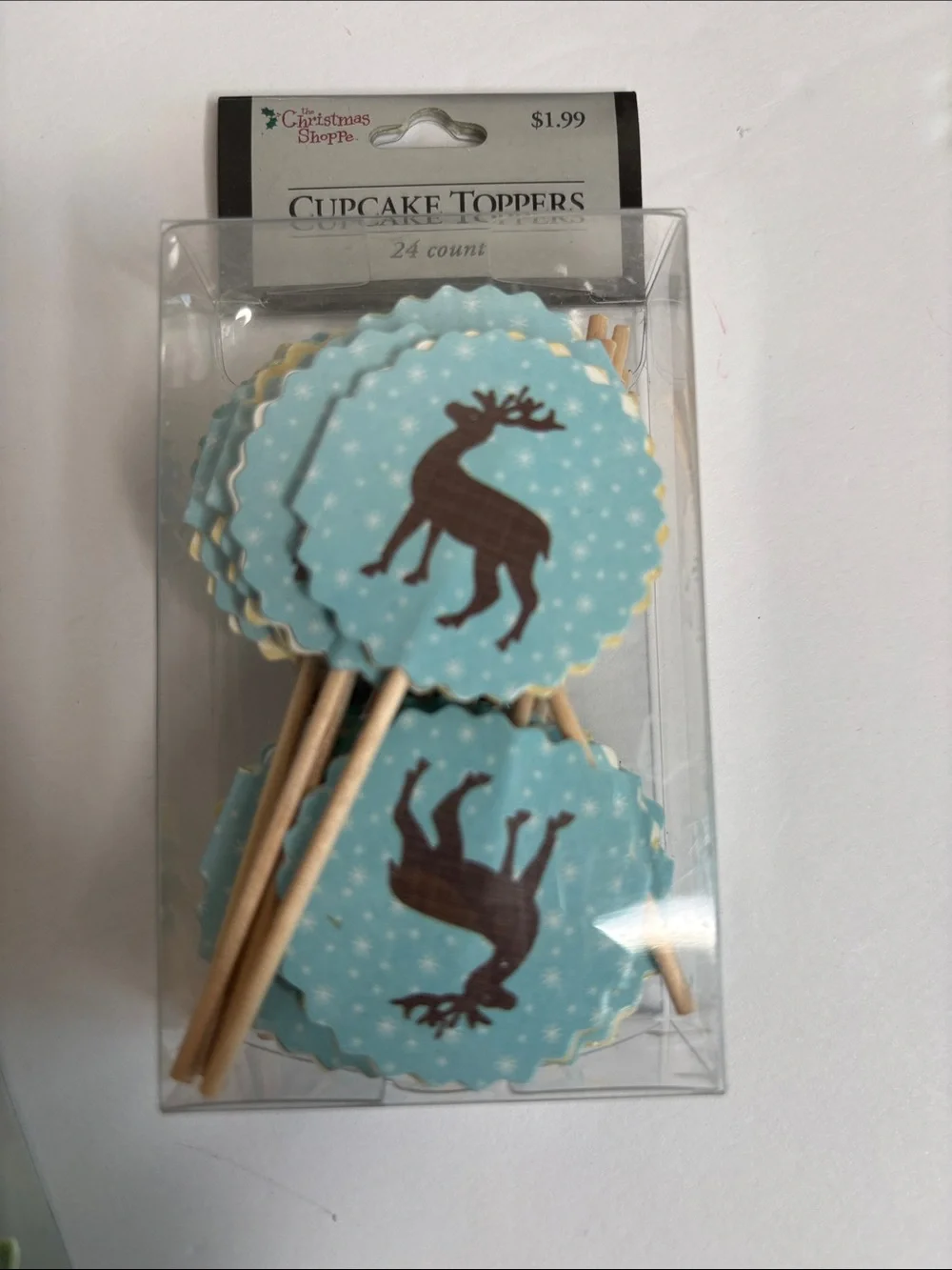 HOLIDAY BAKERS BUNDLE!!  COOKIE CUTTERS, CUPCAKE BAKING CUPS, ETC.  (ALL NEW)🎄